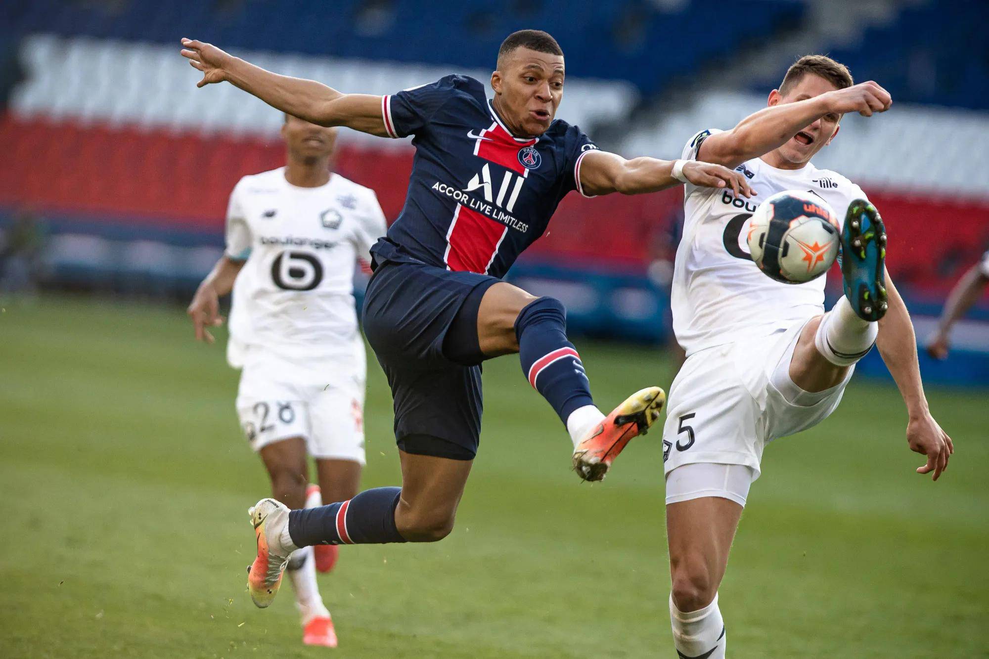 爱游戏体育直播包含巴黎圣日耳曼主场大捷，球员赛后激动庆祝胜利，建设时候.的词条