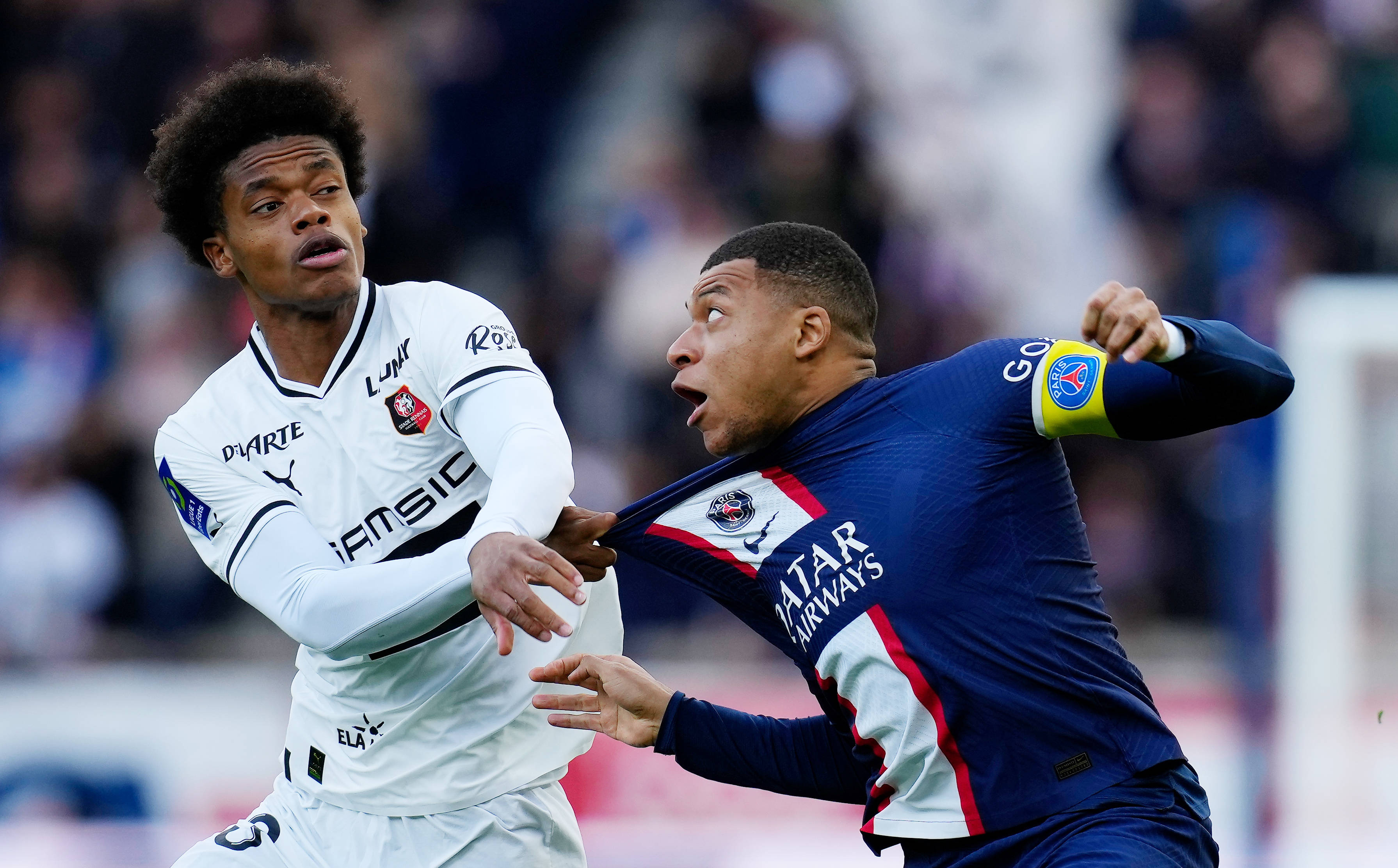 爱游戏体育巴黎圣日耳曼核心球员被曝转会传闻，引球迷热议，如此因为图片.